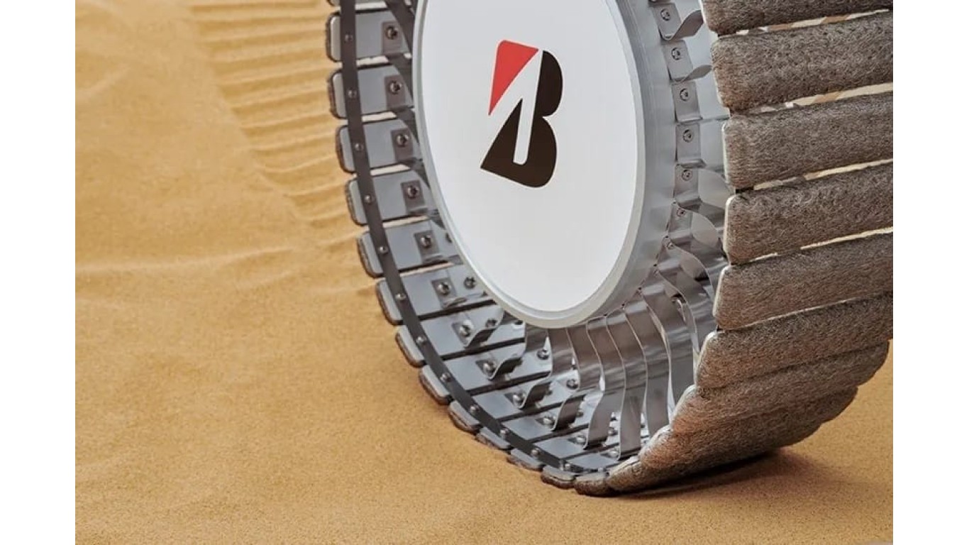 Bridgestone és ispace együttműködése holdjáró abroncsok fejlesztésére