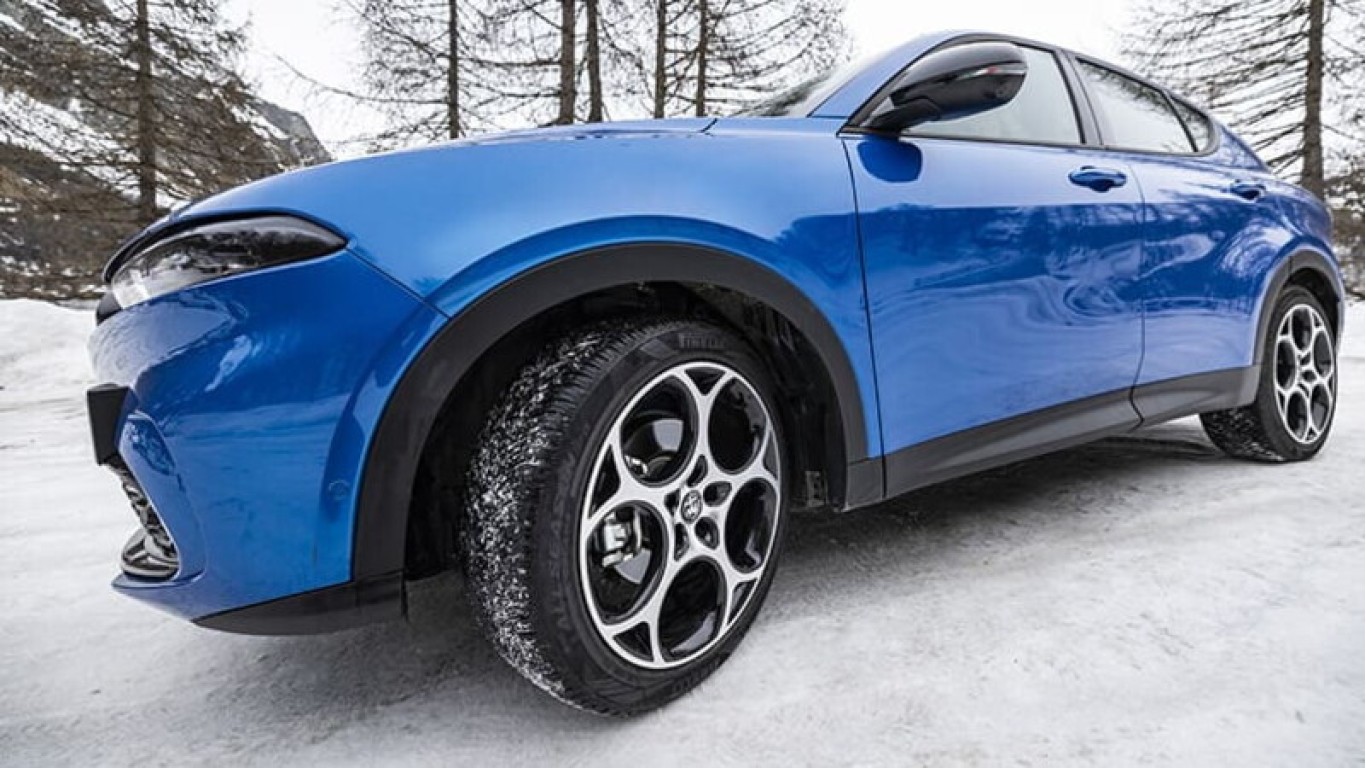 Sportos vezetőknek: Pirelli all-season vs téli fékút és kanyarstabilitás